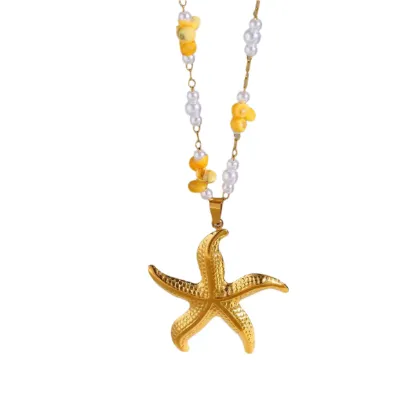 Εικόνα της Κολιέ χρυσό ατσάλι με αστερία και άσπρες κίτρινες χάντρες