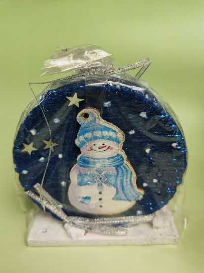 Εικόνα της ΚΕΡΙ ΜΠΛΕ ΜΕ ΧΙΟΝΑΝΘΡΩΠΟ