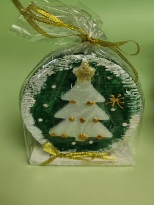 Εικόνα της ΚΕΡΙ ΜΕ ΧΡΙΣΤΟΥΓΕΝΝΙΑΤΙΚΟ ΔΕΝΤΡΟ