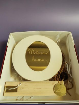 Εικόνα της ΕΠΙΤΡΑΠΕΖΙΟ ΓΟΥΡΙ "WELCOME HOME"