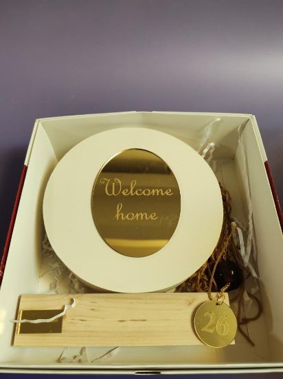 Εικόνα της ΕΠΙΤΡΑΠΕΖΙΟ ΓΟΥΡΙ "WELCOME HOME"