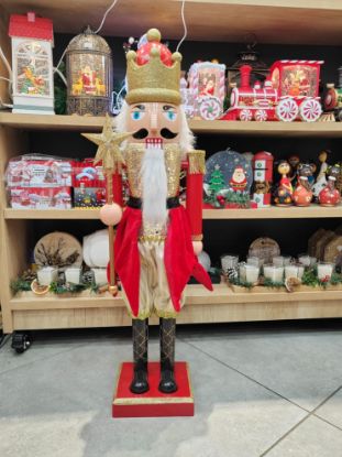 Εικόνα της ΚΑΡΥΟΘΡΑΥΣΤΗΣ ΠΟΥ ΚΡΑΤΑΕΙ ΑΣΤΕΡΙ