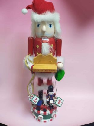 Εικόνα της ΚΑΡΥΟΘΡΑΥΣΤΗΣ ΜΕ ΗΜΕΡΟΛΟΓΙΟ