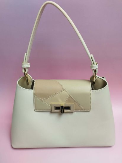 Εικόνα της ΤΣΑΝΤΑ ΩΜΟΥ ΚΡΕΜ ΜΕ ΣΧΕΔΙΟ