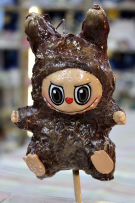 Εικόνα της Πασχαλινή Λαμπάδα Γλυκό Τερατάκι Καφέ 3D 15 x 10,2cm