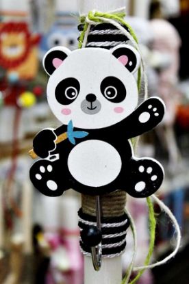 Εικόνα της Πασχαλινή λαμπάδα  Ξύλινη κρεμάστρα panda  25x2.5cm