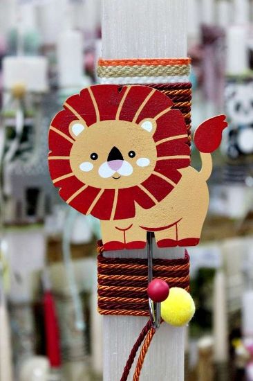 Εικόνα της Πασχαλινή λαμπάδα  Ξύλινη κρεμάστρα λιοντάρι  25x4.5cm