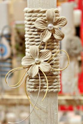 Εικόνα της Πασχαλινή λαμπάδα 19Δ037 υφασμάτινο λουλ. σε κορδόνι εκρού Ύψος 25cm